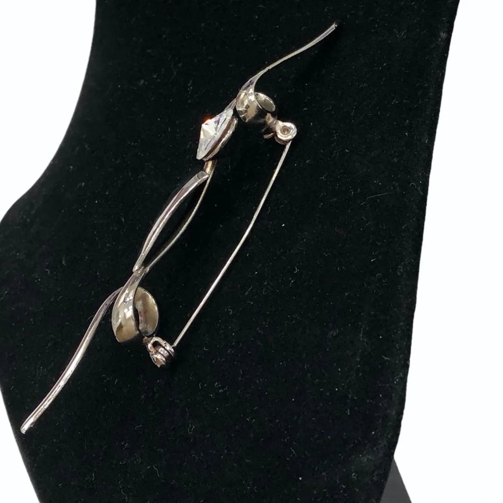 VINTAGE ARTISTIC SILVER TONE SQUIGGLE & CRYSTAL BROOCH